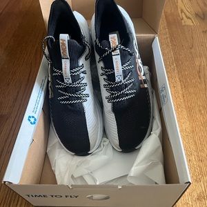 Like new Hoka women’s Carbon  X 3